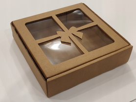 Pudełko fasonowe z okienkiem 20x20x7 PREZENT